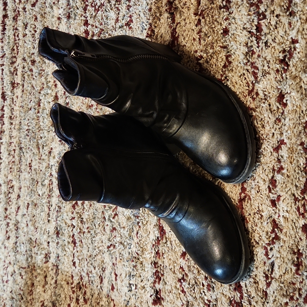 BareTraps Dixey black size 9 boots